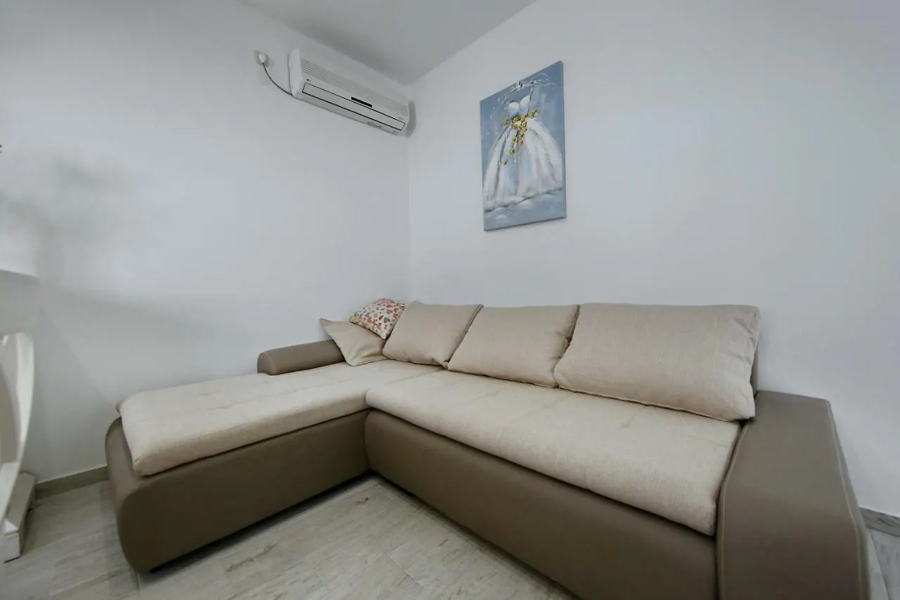 Apartment Nela ザダル